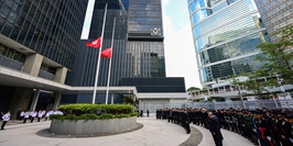 香港特区政府为大埔火灾遇难者举行悼念活动 市民自发参加悼念