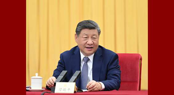 习近平看望全国政协委员