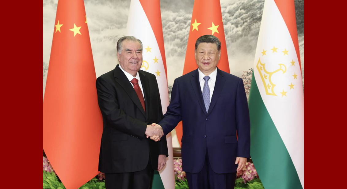习近平同塔吉克斯坦总统拉赫蒙会谈