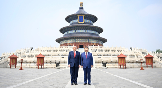 习近平同美国总统特朗普参观天坛