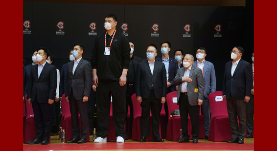 香港首次作为主场举办中国男篮比赛 郑雁雄到场观赛并看望队员