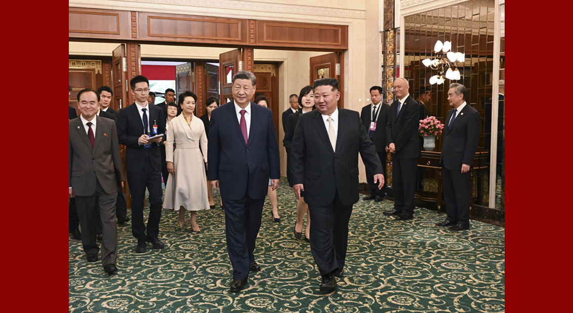 习近平夫妇出席金正恩夫妇举行的小范围午宴